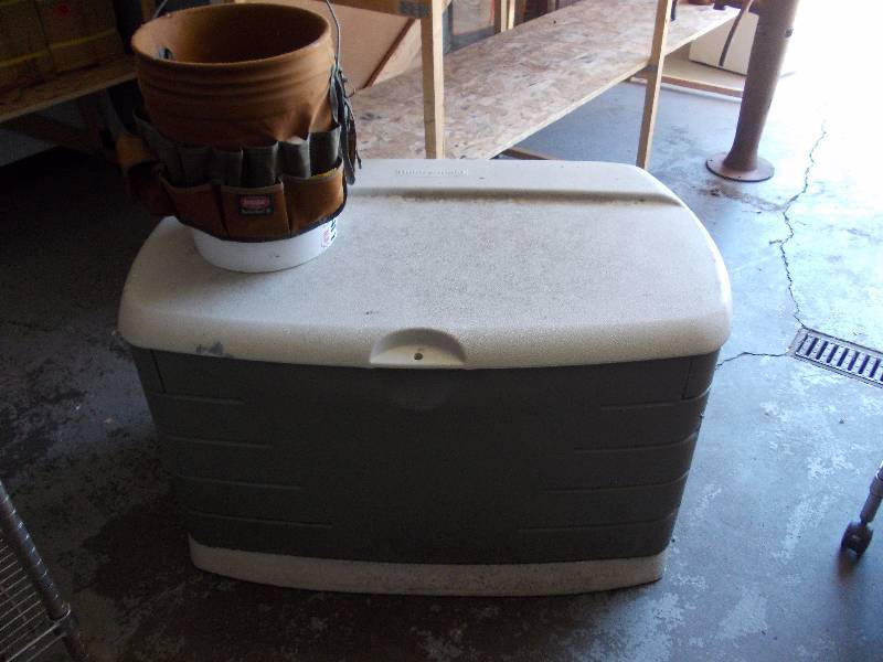 lot 12 image: Rubbermaid Deck Box