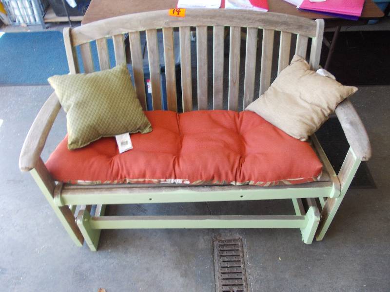 lot 14 image: Glider Bench