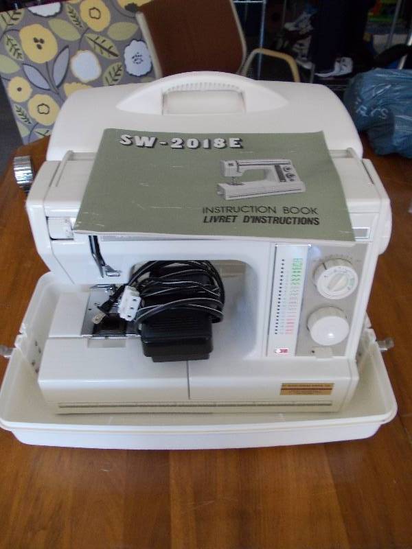 lot 24 image: New Home Sewing Machine