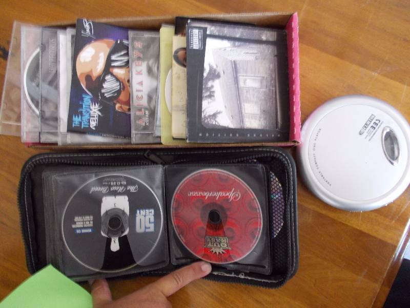 lot 39 image: Lot Of Assorted CDs