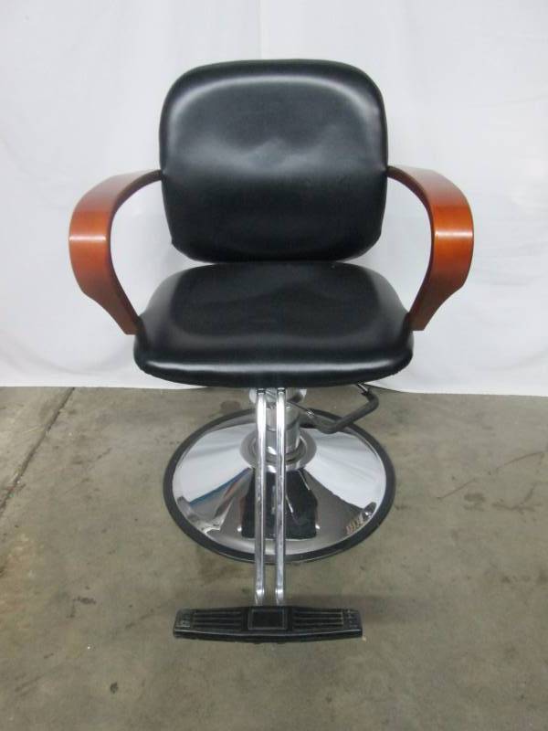 lot 4 image: Salon Chair