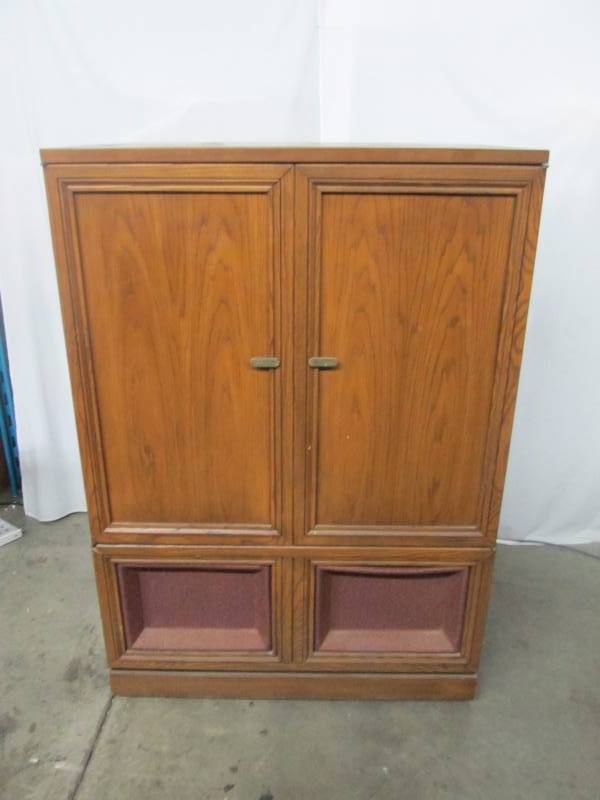 lot 6 image: Entertainment Center and TV