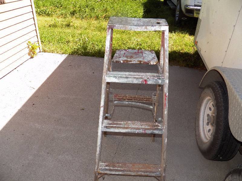 Wood & metal step ladder