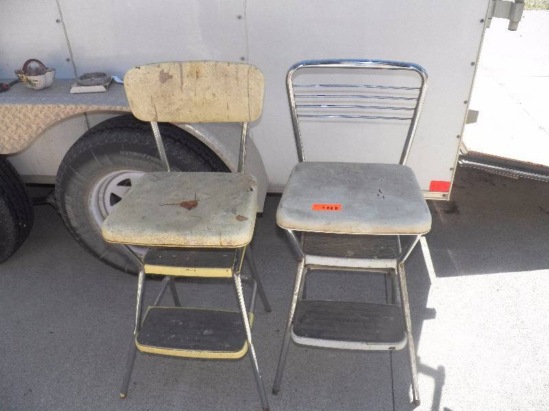2 Stools yellow & white