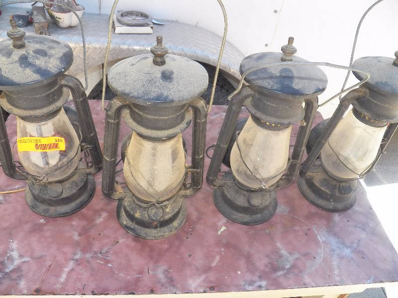 4 electrified lanterns