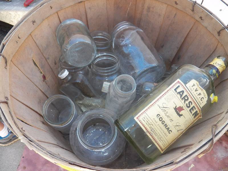 Wood bushel basket & jars