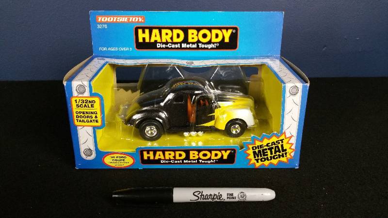 1996 Tootsietoy Die-Cast Hard Body 132 Scale