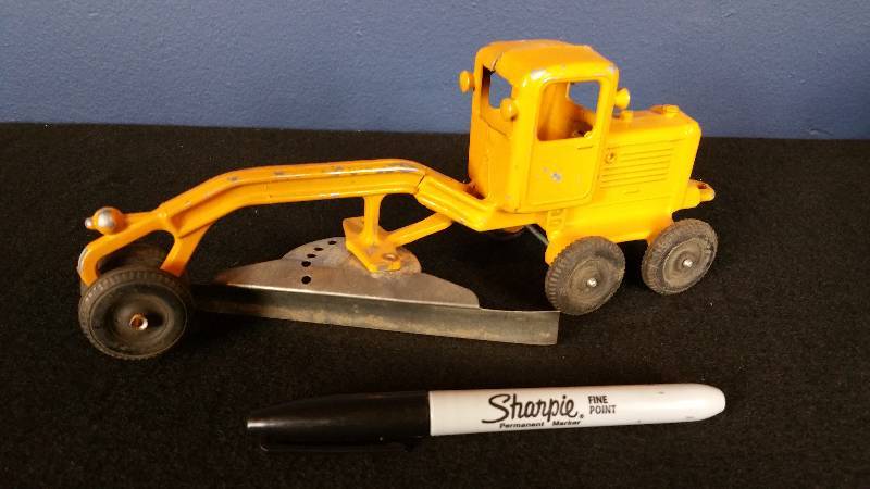 August Toys & Collectibles Auction