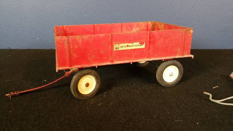 Vintage International Trailer & Grader 116 - Metal