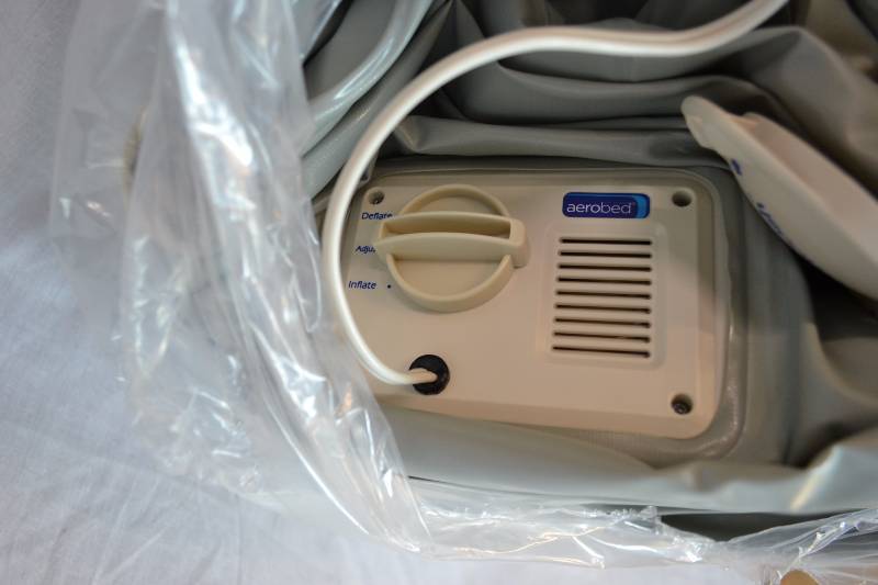 Aerobed Full Sze Blow Up Mattressw Pump