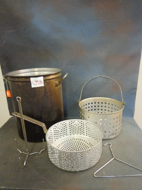 Deep Frying Pot And Accesories