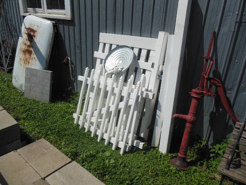 Miscellaneous White Vinyl Fence