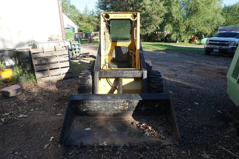 lot 4 image: Early 1990s Model New Holland L553 Bobcat Skid Loader Skid Steer