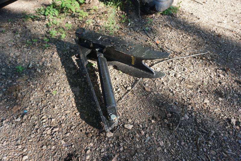 lot 17 image: Gentec Model HT830 Mini Excavator Hydraulic Thumb