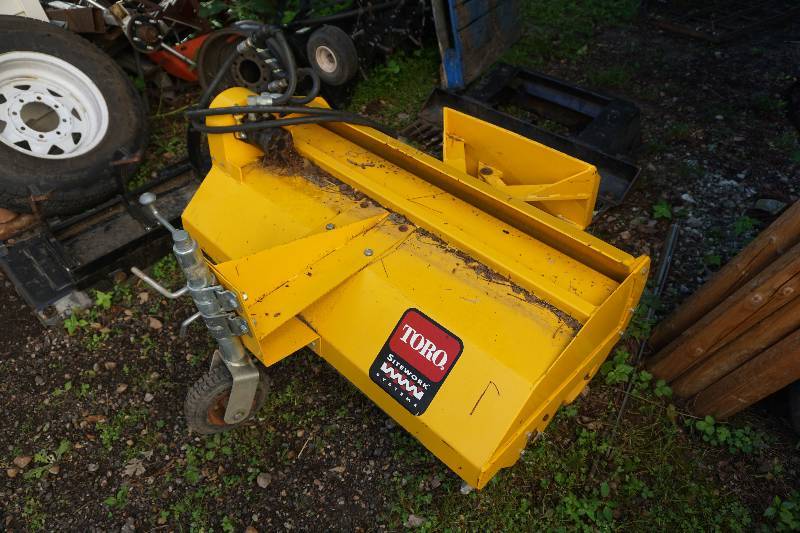 lot 15 image: Toro Brand Siteworks Bobcat Dingo Boxer Mini Skid Loader Skid Steer 48 Hydraulic Sweeper Attachment