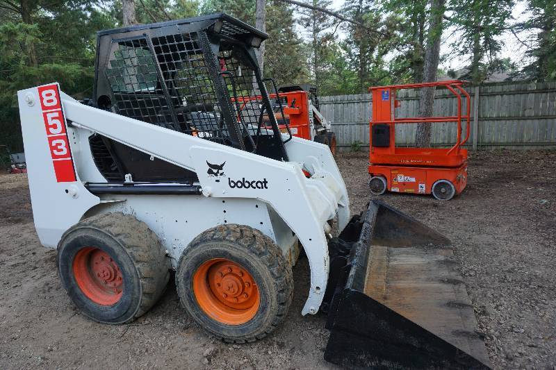 lot 3 image: 1997 Bobcat 853 Skid Loader Skid Steer