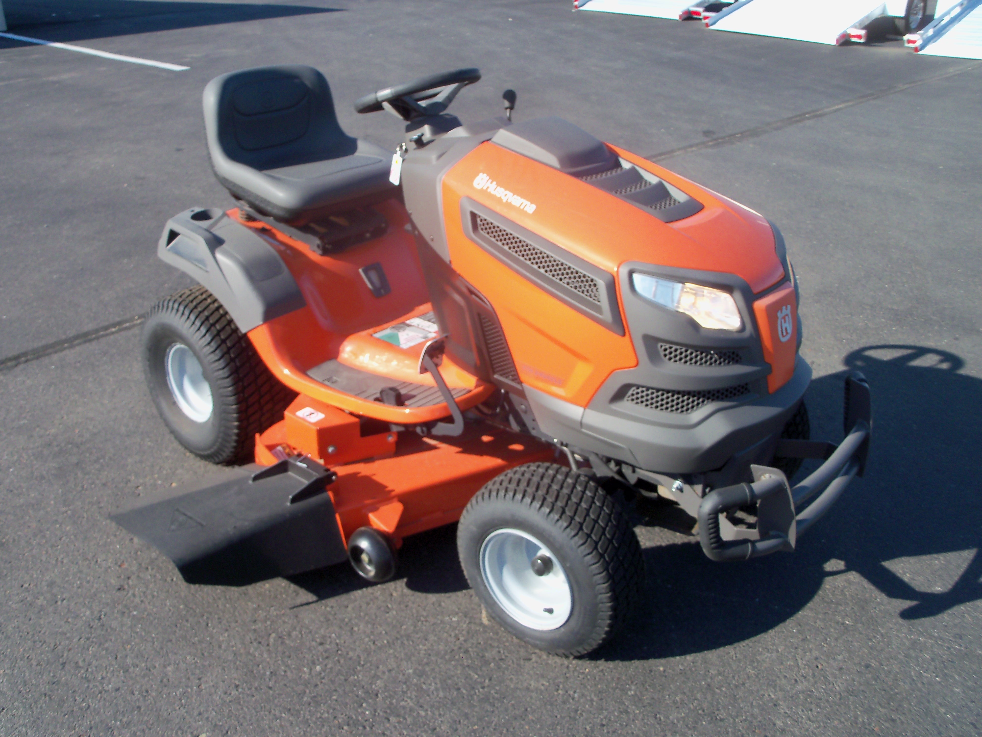 NEW Husqvarna YTH24V42LS Lawn Garden Summer Liquidation K BID