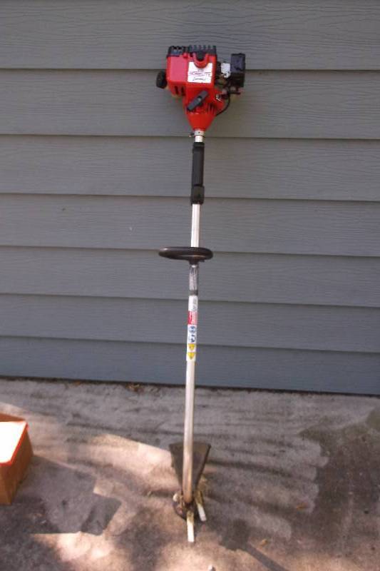 lot 13 image: Weed Whip