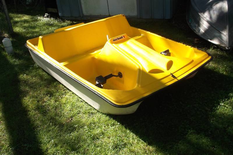 lot 15 image: Paddel Boat