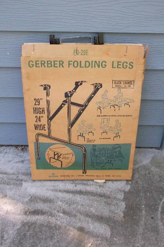 lot 21 image: Table legs