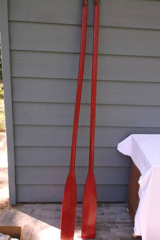 lot 30 image: Wood Oars