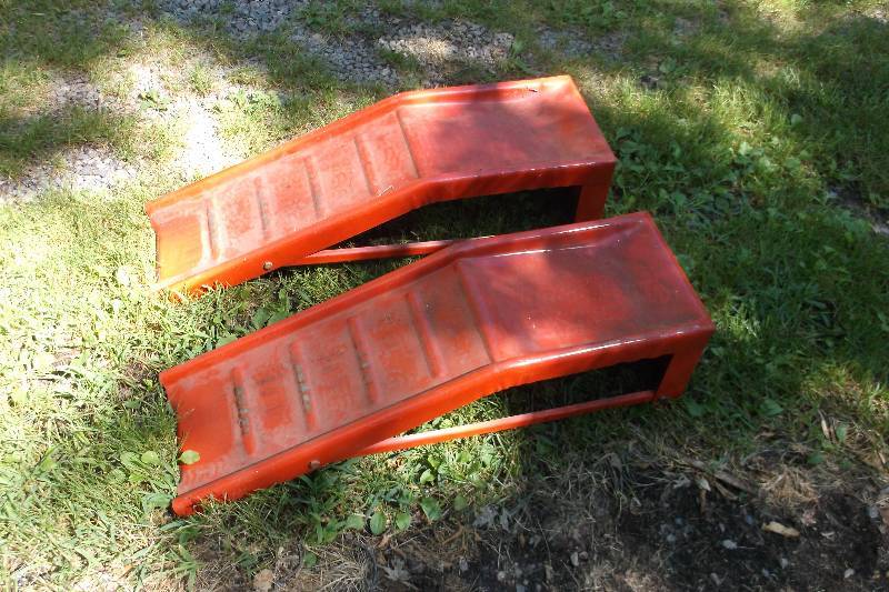 lot 40 image: Car ramps