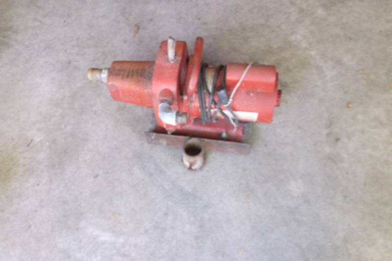 lot 43 image: Water pump