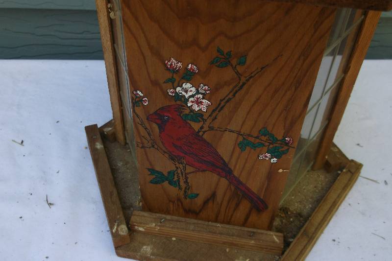 lot 53 image: Bird feeder