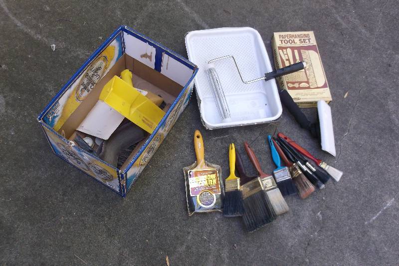 lot 61 image: painting supplies