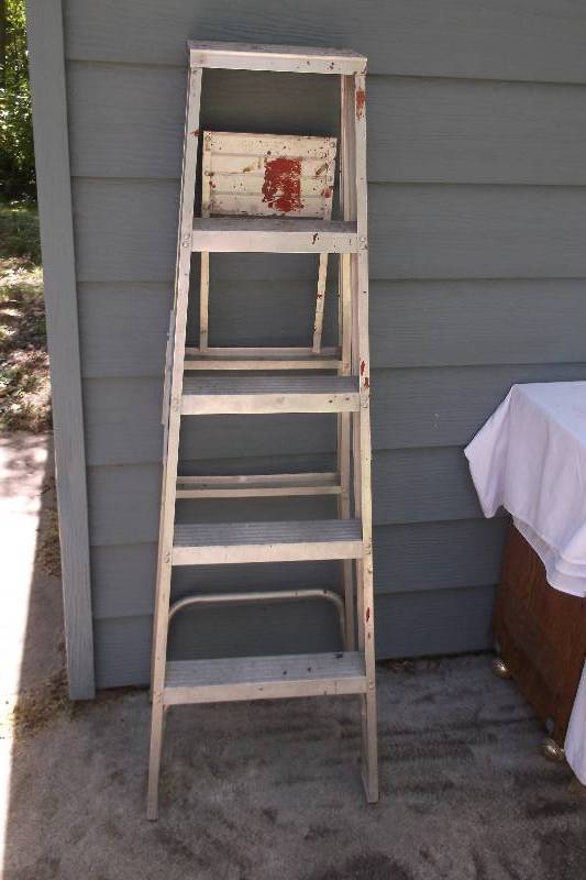 lot 76 image: Ladder