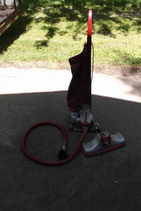 lot 86 image: Vacuum