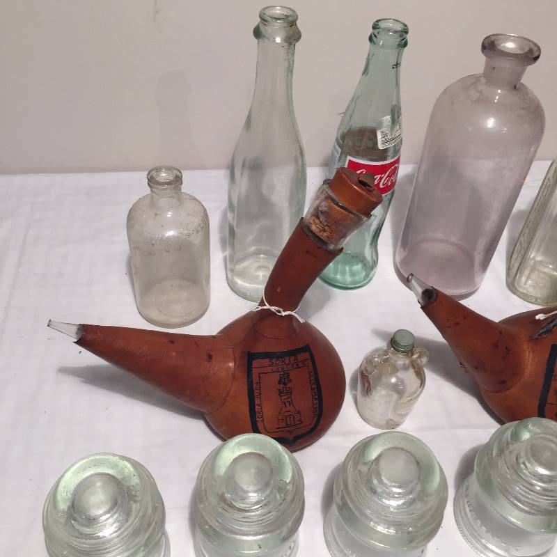 ASSORTED VINTAGE GLASS ITEMS