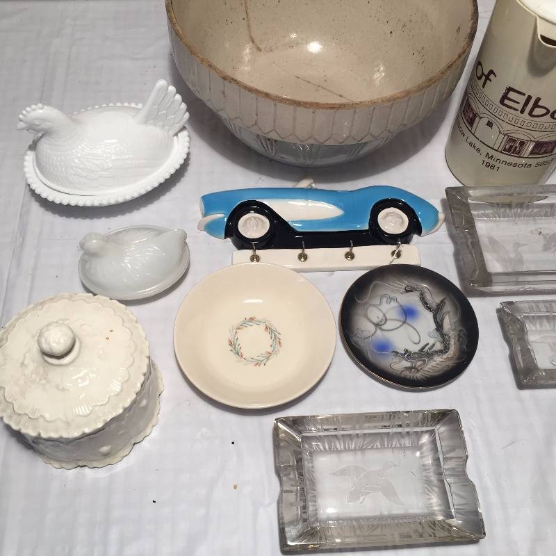 ASSORTED GLASS AND CERAMIC ITEMS