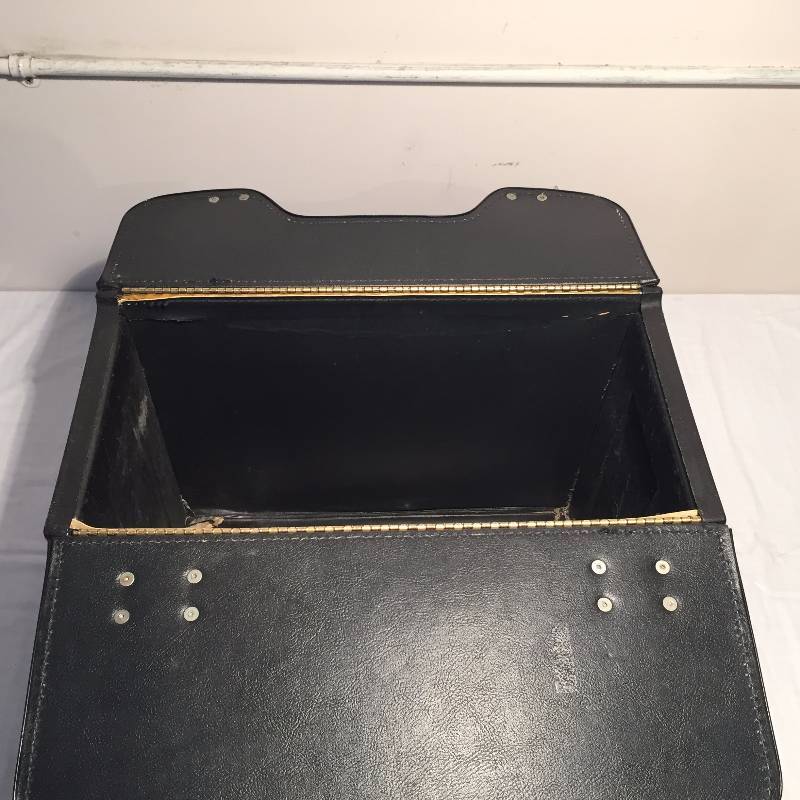 VINTAGE TRAVEL CASE