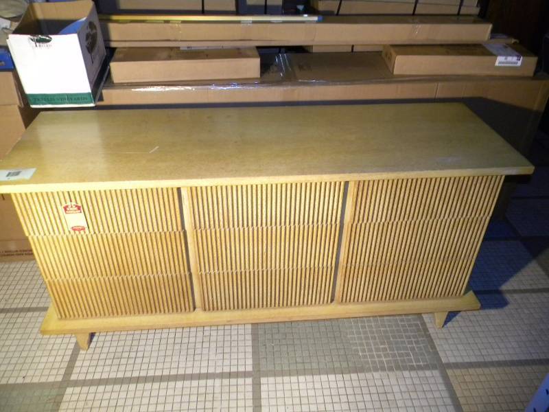 lot 6 image: American of Martinsville Mahogany Dresser
