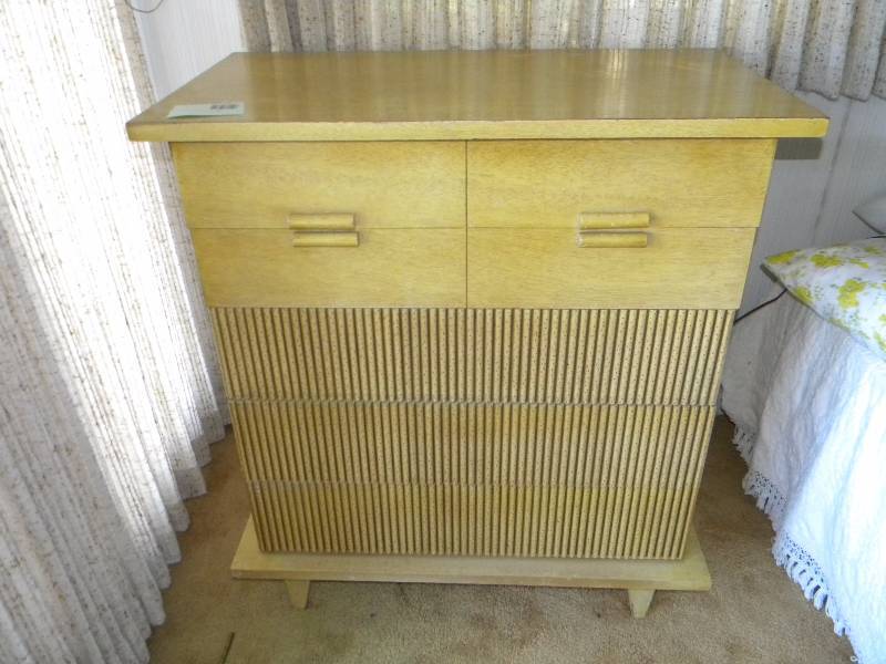 lot 7 image: American of Martinsville Mahogany Chest of Drawers