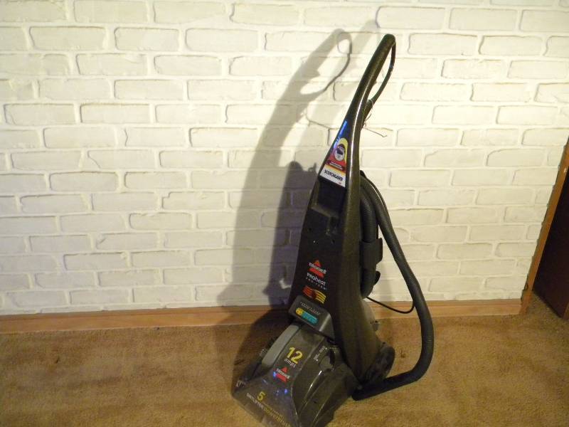 lot 18 image: Bissell Carpet 12.0 Carpet Shampooer