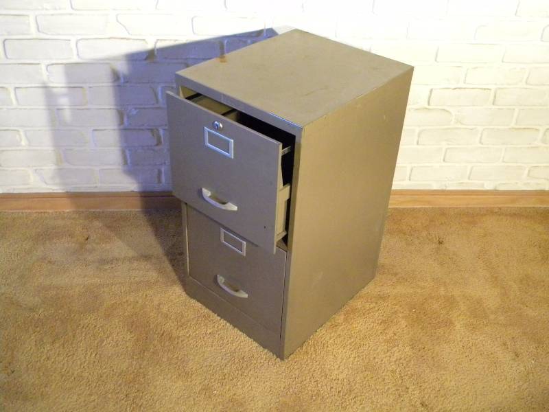 lot 19 image: Two drawer File Cabinet