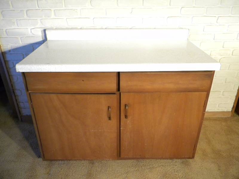 lot 26 image: Microwave Cabinet