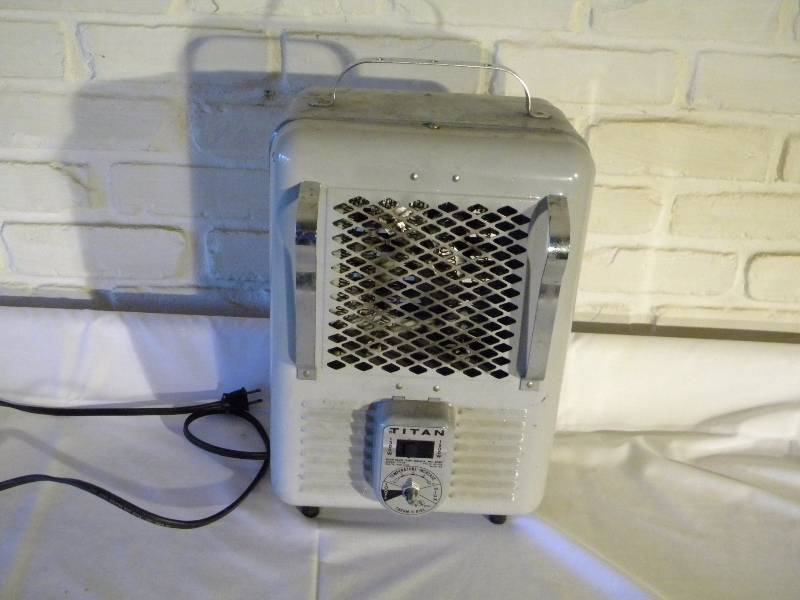 lot 31 image: Titan Portable Heater