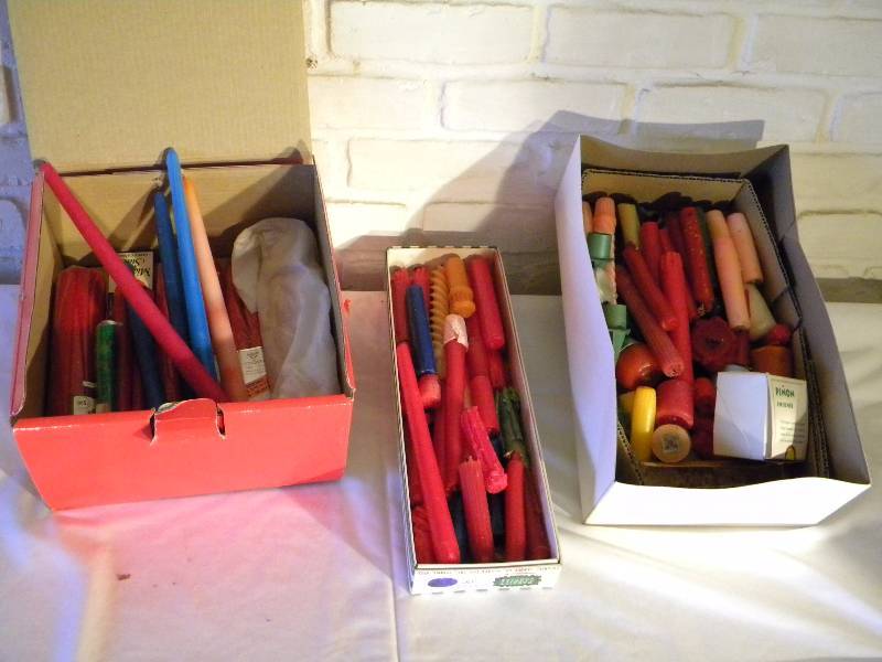 lot 32 image: 3 Boxes of Mixed Candle Lot