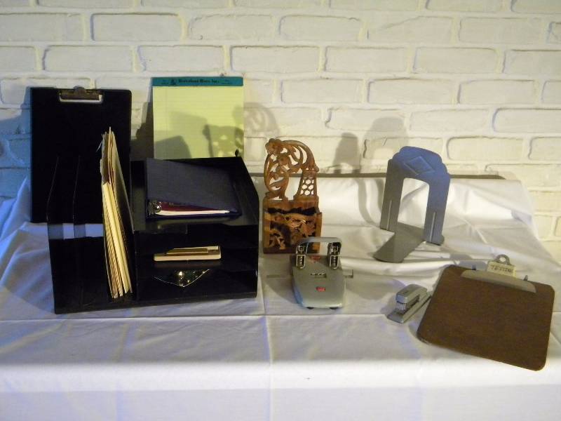 lot 33 image: Office Supply Lot