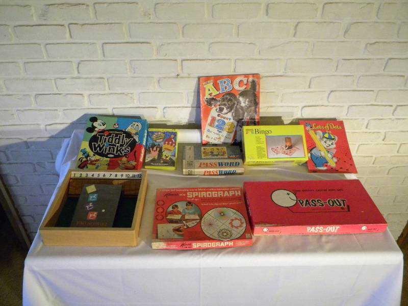 lot 34 image: Vintage Game Lot