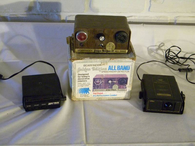 lot 36 image: Lot of 3 Vintage Radar Detectors