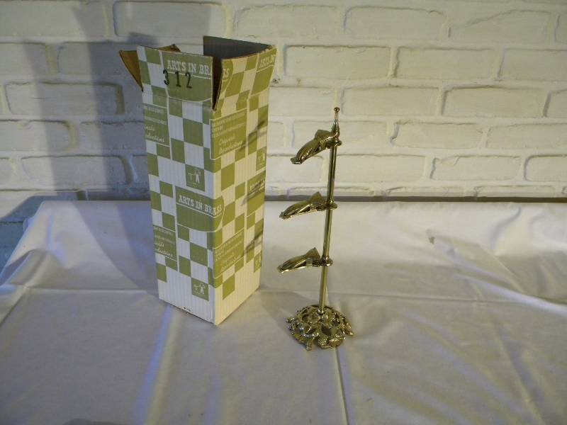 lot 40 image: Brass Decorative Stand