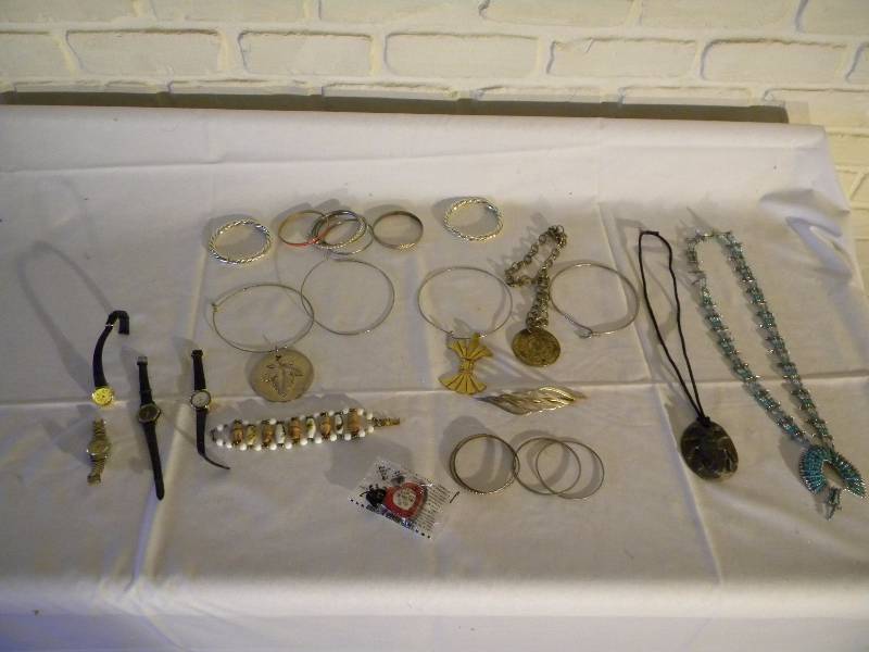 lot 54 image: Vintage Costume Jewelry Lot