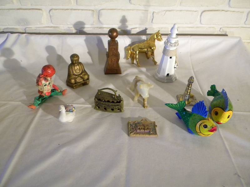 lot 60 image: Misc Lot of Knick knacks