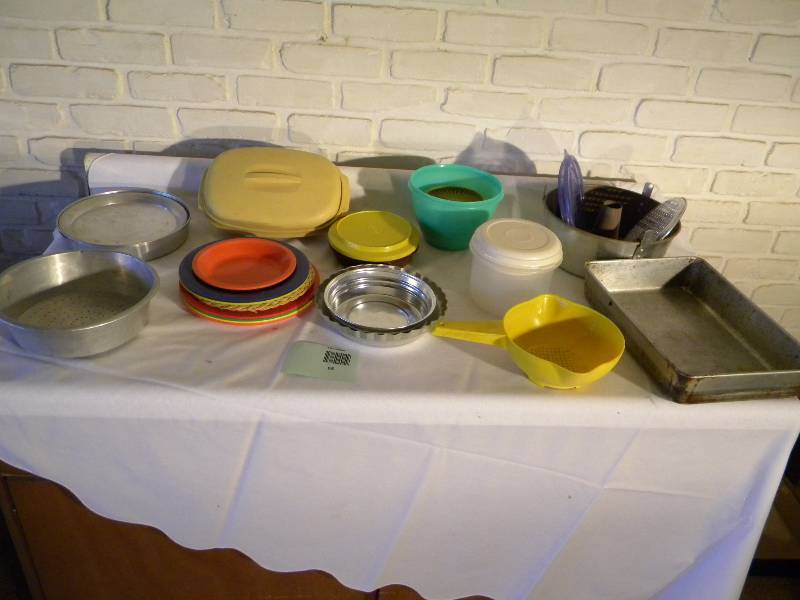 lot 63 image: Lot of Kitchenware