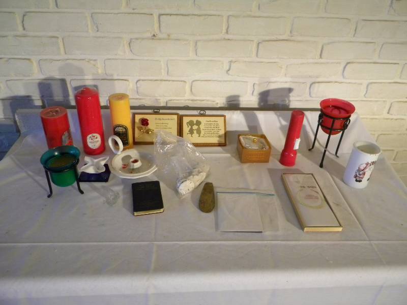 lot 66 image: Lot of Misc Home dcor