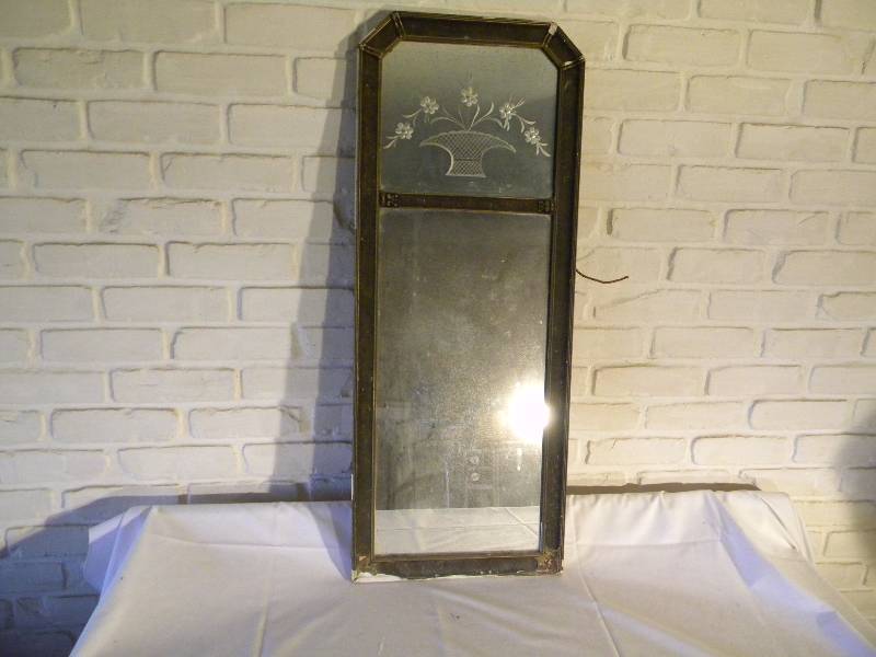 lot 70 image: Vintage Mirror Early 1900s